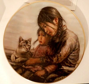 Collector Plate "Girl With Little Sister" by Kee Fung Ng fm Artist of the World - Picture 1 of 10