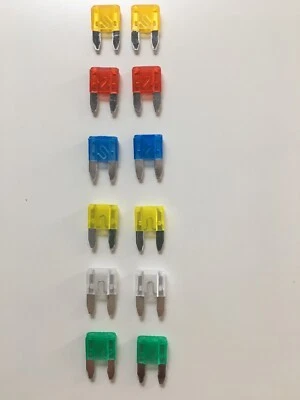 LOT 12 MINI FUSIBLES AUTO MOTO NEUF SANS EMBALLAGE 5-10-15-20-25-30A - Photo 1/4