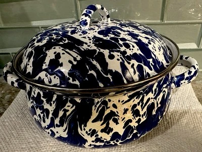 Golden Rabbit Enamelware Dutch Oven Cobalt Blue And White Swirl 2.5 Qt SSTrim - Image 1 of 4