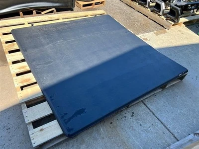 Cubierta Tonneau triple plegable para Ram 1500 2018 2907875 Foto 1 de 4