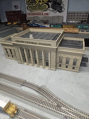 Construção em escala HO Walthers Grand Central Station construída pintada resistida - Imagem 1 de 4