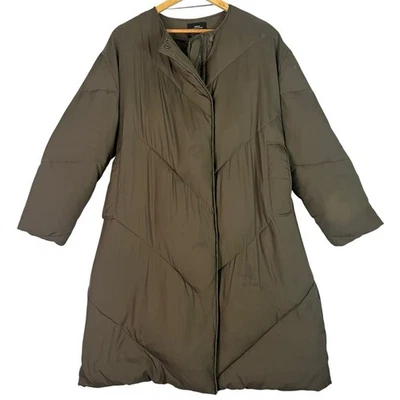 Abrigo acolchado largo acolchado Urban Outfitters para mujer pequeño verde militar plumón vegano Foto 1 de 4