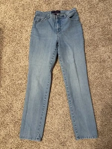 Women's Gloria Vanderbilt Denim Jeans Size 8 - Straight leg, stretchy - GUC - Picture 1 of 2