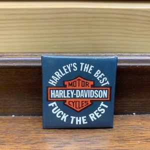 Vintage Harley-Davidson Quadratische Weste Pin Knopf Das Beste F@ck The Rest 1,5"" - Bild 1 von 2