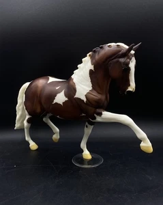 Breyer Adiah HP #1830 Pinto Totilas Dressur traditionelles Modellpferd - Bild 1 von 7