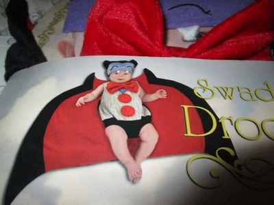 NUEVO HALLOWEEN PRINCESA PARAÍSO DRACULA ENVOLTURA ALAS BEBÉ 0-3 MESES Foto 1 de 4