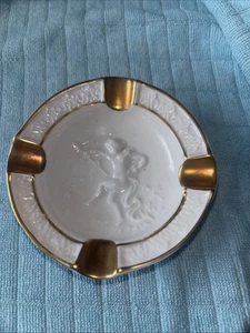 schöner  Porzellan-Aschenbecher__reliefverziert : Putten ....__PMP Plaue__  ! - Bild 1 von 2