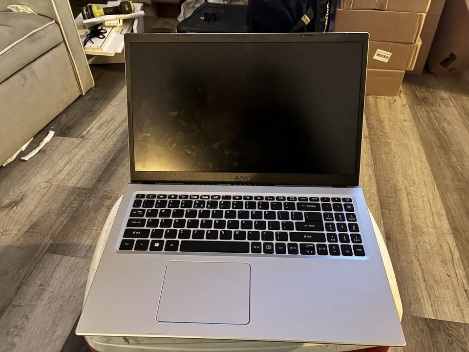 Portátil Acer Aspire 1 usado en excelente estado tiene enchufe Foto 1 de 3