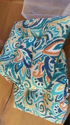 Indoor Outdoor Reversable Tufted Chair Cushions 2/ Plantation Patterns - Imagem 1 de 4