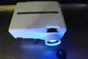 MITSUBISHI WL2650U LCD PROJECTOR 2310 HRS W CEILING MOUNT FREE SHIPPING V182 - Picture 1 of 12