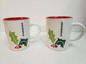 Taza de café Starbucks acebo de Navidad cerámica 9 Fl Oz año 2011 conjunto de 2 - Imagen 1 de 3