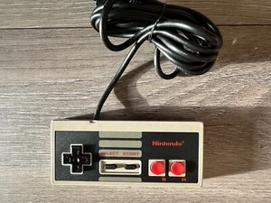 NES Controller NES-004 Original Nintendo Wired (Authentic) OEM Working - Picture 1 of 6