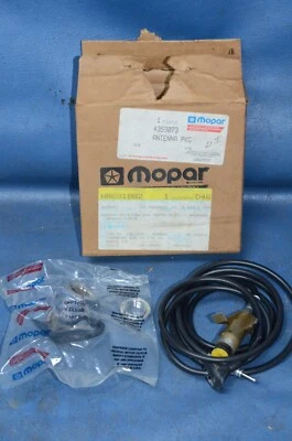 Новый из старых запасов 1979-1985 Dodge Van радио антенна провод штепсельная вилка втулка ободок Mopar 4359073 OEM - Изображение 1 из 4