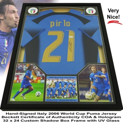 Camiseta Puma Andrea Pirlo Autografiada Italia 2006 Copa Mundial Enmarcada con Certificado de Autenticidad BAS Foto 1 de 4