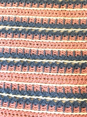 Manta bebé vintage hecha a mano de ganchillo rosa azul blanco rayas tiro afgano 52x52 Foto 1 de 4