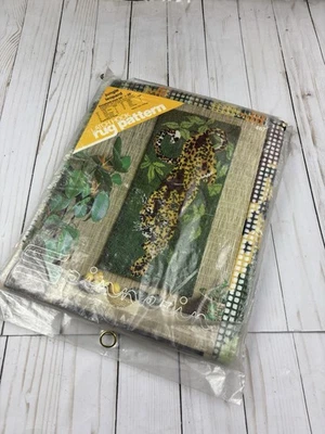 Patrón de alfombra gancho parche leopardo selva Spinnerin Yarn Co vintage Foto 1 de 4