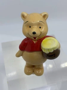 Estatuilla de porcelana vintage de Winnie The Pooh hecha en Japón - Imagen 1 de 5