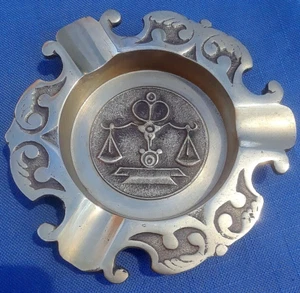 ANTIQUE SOLID BRASS 7" LRG ORNATE CIG, PIPE ASHTRAY◇SCALES OF JUSTICE◇CLEAN◇A+ - Picture 1 of 7