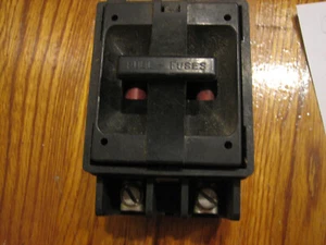 Portafusibile quadrato D; FSP230, per 2 carrelli. fusibili a 2" x 1/2" ciascuno; 240VAC/30A - Foto 1 di 3