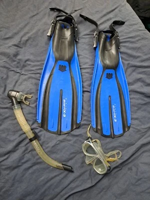 Typhoon snorkel mask and snorkel plus Mares fins (small) - Image 1 of 4