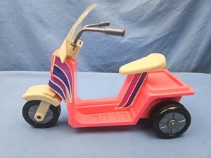 Barbie vintage - Scooter rosa - 10"" largo - 8" alto - 1982 - - Imagen 1 de 6