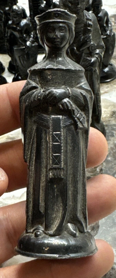 Vintage 1974 E.S. Lowe Renaissance Chess Set ~ Replacement Black Queen - Image 1 of 4