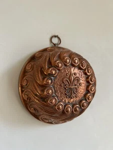 Copper Mold with Intricate Design and Handle to Hang – 14cm - Picture 1 of 10