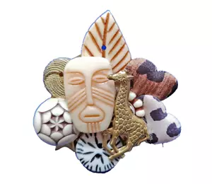 PIN Vintage AFRIKANISCH inspiriert SAFARI Maske Giraffe Knöpfe Collage OOAK Brosche - Bild 1 von 3