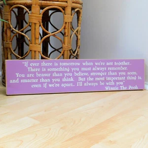 Handgefertigtes Holzschild Stärke & Tapferkeit Zitat lila Holz Wandkunst Winnie Puuh - Bild 1 von 4