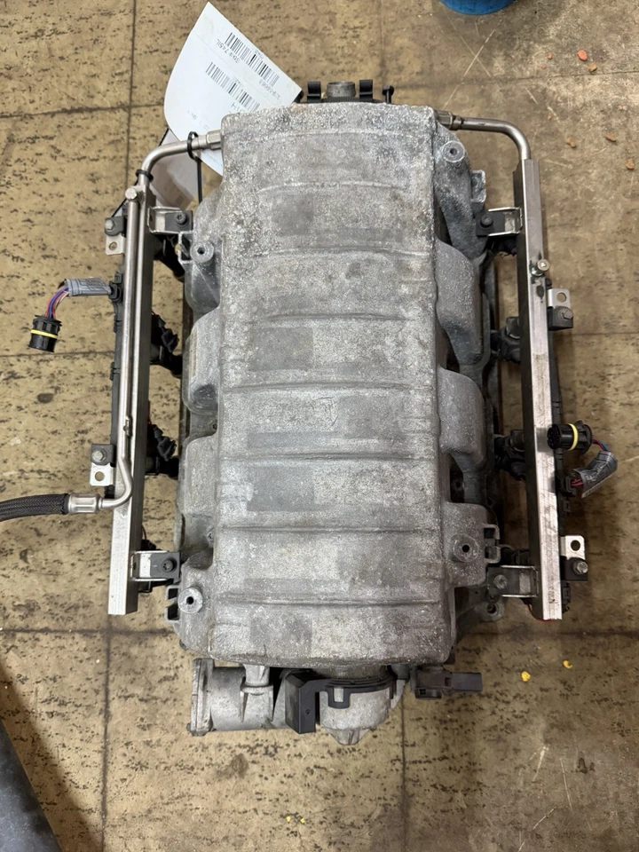 Впускной коллектор 2002-2005 745i 4.4 с питателем питателя, топливной рампой/инжекторами - Изображение 1 из 4