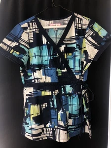 Women’s Scrub Top - Picture 1 of 3