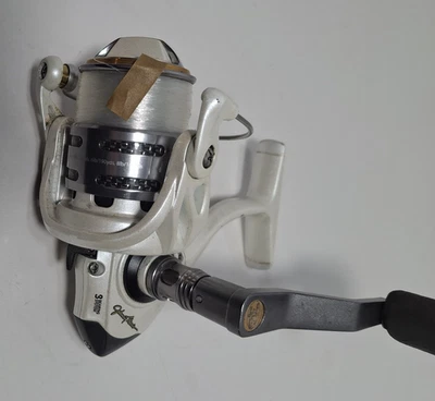 Bass Pro Shop Johnny Morris Carbonlite Spinning Reel 5.1:1, 3 Bearing System - Image 1 of 4