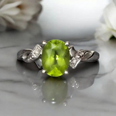 10K White Gold Natural Peridot With Diamond Accent Ring Size 6 Weight 1.7g - Image 1 of 4
