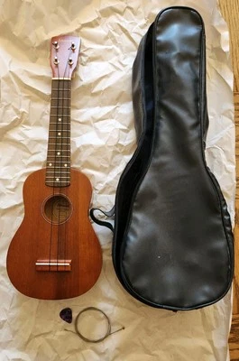 Johnson Ukulele UK-120 Mahogany Soprano Acoustic Bag - Image 1 of 4