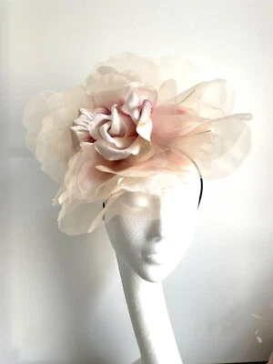 Sombrero grande gigante rosa pálido flor fascinador boda novia Royal Ascot Derby sombrero Foto 1 de 4