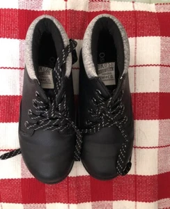 Oshkosh Black Toddler Boots Size 1M Boys Girls With Stretch Laces Very Cute - Picture 1 of 3