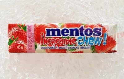 Mentos Incredible Chew Candy жевательные фруктовые упругие со вкусом клубники 45 г. - Изображение 1 из 2