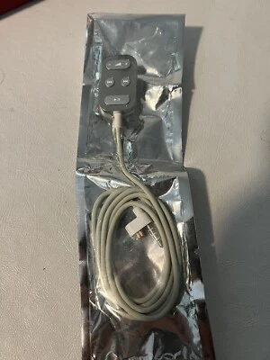 Apple iPod Remote Control A1018 iPod Classic 3rd & 4th Gen - Image 1 of 3