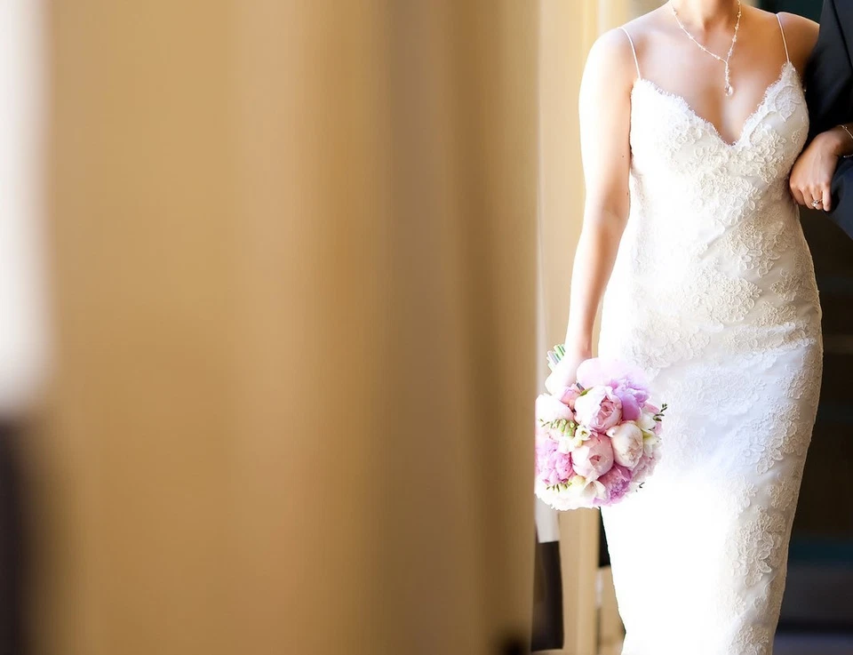 Monique Lhuillier Wedding Dress - Randi, off-white, Size 8 WOW!! Street Size 4-6 - Image 1 of 4