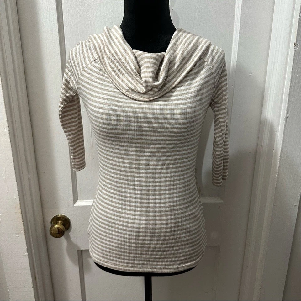 Suéter Cuello Capucha Crema y Tostado Mercado Negro Casa Blanca Foto 1 de 1