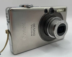 Canon Digital IXUS 50 Kompaktkamera – 5.0 MP – 3x Zoom – Silber – funktioniert - Bild 1 von 7