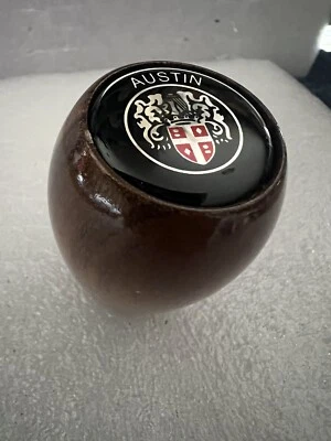 PERNO DE ENGRANAJE DE MADERA AUSTIN CON LOGOTIPO escudo de austin *NUEVO* negro - Imagen 1 de 2