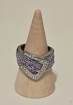 ESTILOSO ANILLO HEBILLA CRISTAL CIRCONITA Y LAVANDA BLANCO ACERO INOXIDABLE 316L NUEVO CON ETIQUETAS Talla 6 Foto 1 de 4
