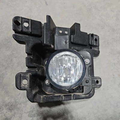 Dodge Ram HD 2500-3500 2019-2023 soporte de montaje de faro antiniebla izquierdo y lámpara Foto 1 de 4