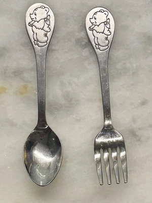 Juego de tenedor y cuchara infantil Tommee Tippee Winnie the Pooh (5 pulgadas) Foto 1 de 4