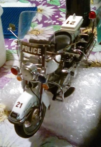 Franklin Mint 1:10, 1976 Harley Davidson Electra Glide Police Bike, Used No box - Picture 1 of 20