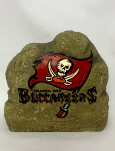 Piedra de pie de jardín Tampa Buccanneers con licencia oficial de la NFL - Imagen 1 de 6