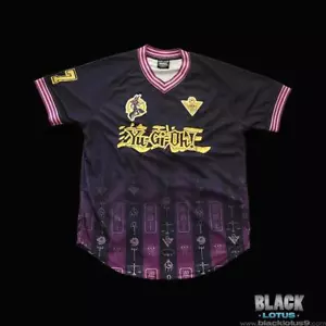 NUOVO Yu-Gi-Oh! Maglia Calcio Yugi Batting XL BoxLunch Dark Magician IN MAGAZZINO - Foto 1 di 8