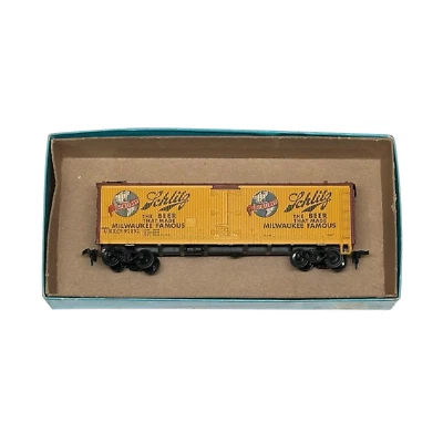 ATHEARN HO SCALE SCHLITZ BEER SCRIBED REEFER #5211 - Image 1 of 4