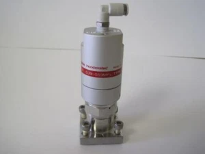 Fujikin Pneumatic actuated Valve O.P 0.39~0.59MPa TYPE N.C USED 070866 WORK - Picture 1 of 9